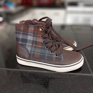 Oshkosh high top sneakers